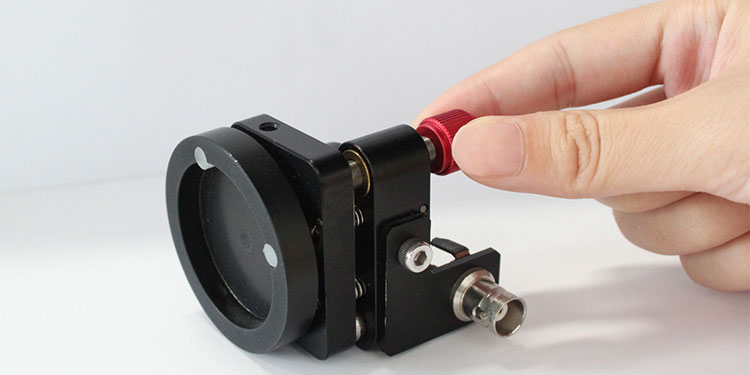 ZT35H80K系列压电陶瓷移相器θx、θy两轴偏转，采用手动微调螺钉操作